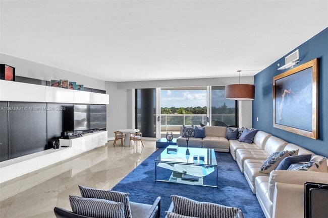 Photo - 21050 Point Pl Unidad 605