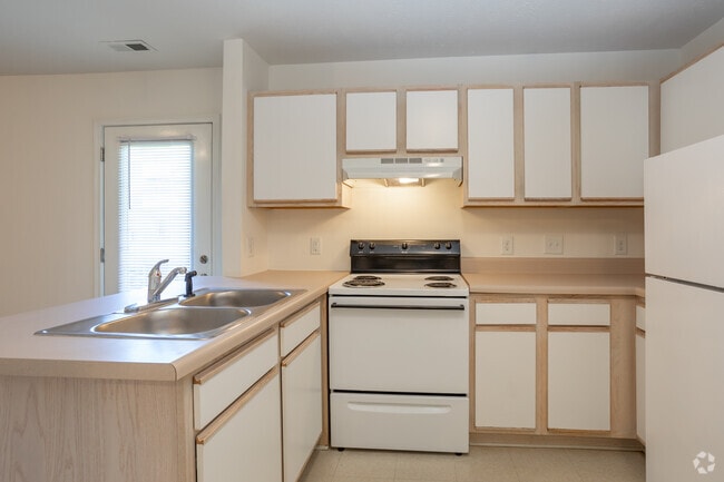 1BR, 1BA - 680SF - Kitchen