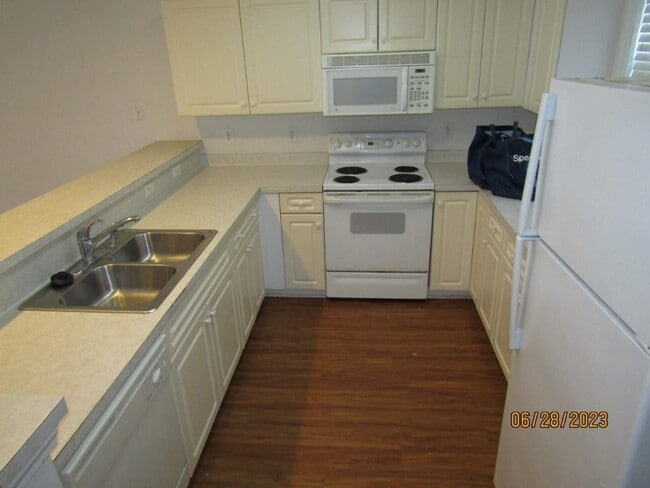 Photo - 901 W Port Dr