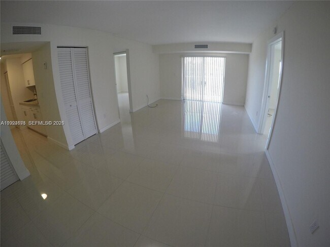 Photo - 8200 SW 210th St Unidad 320