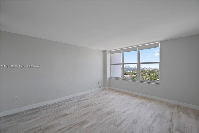 5001 Collins Ave Unit 12a