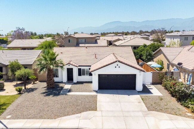 Coachella 4 Bedrooms Stunner