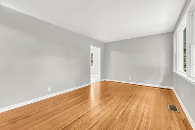 Photo - 613 Channell Dr