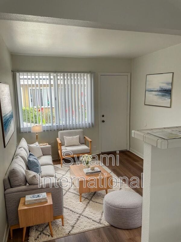 Building Photo - 4542 W Imperial Hwy Unit #C