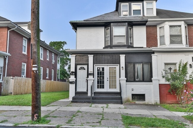 Building Photo - 2318 N 5th St Unit 2 Rental