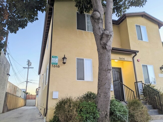 Building Photo - 1616 W 39th Pl Rental