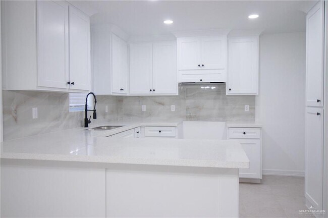 Photo - 9 Lindberg Ave
