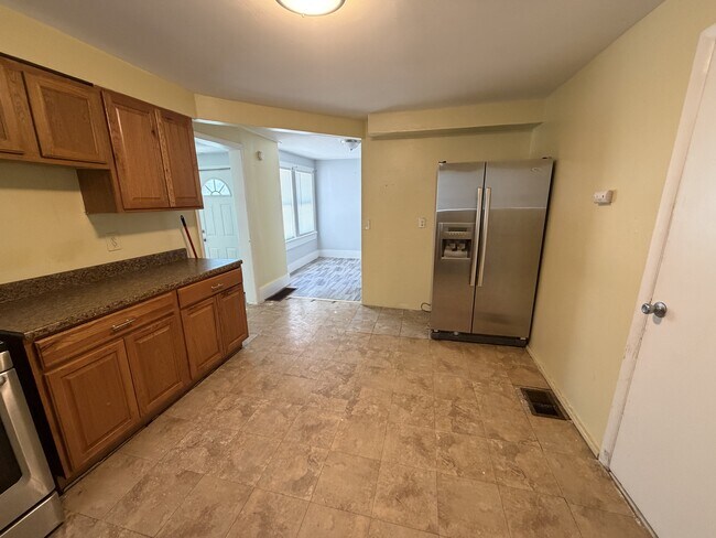 Photo - 658 Smith St