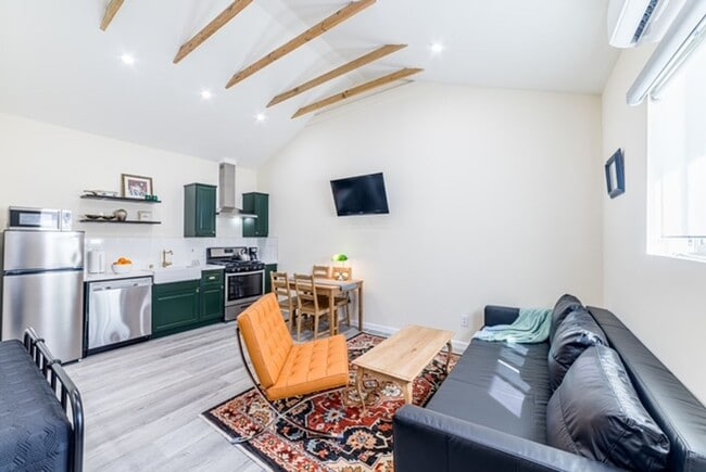 Photo - Newly Renovated Guest House Studio in Granada Hills! Unidad 10527