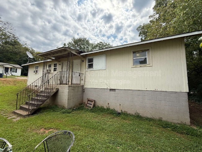 Building Photo - 721 English St