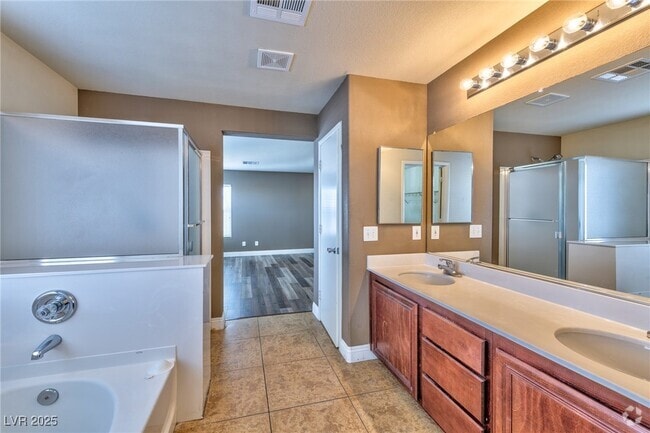 Building Photo - 5025 W Lone Wolf Ave Rental
