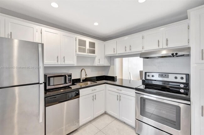 Building Photo - 3181 S Ocean Dr Unit 405 Rental