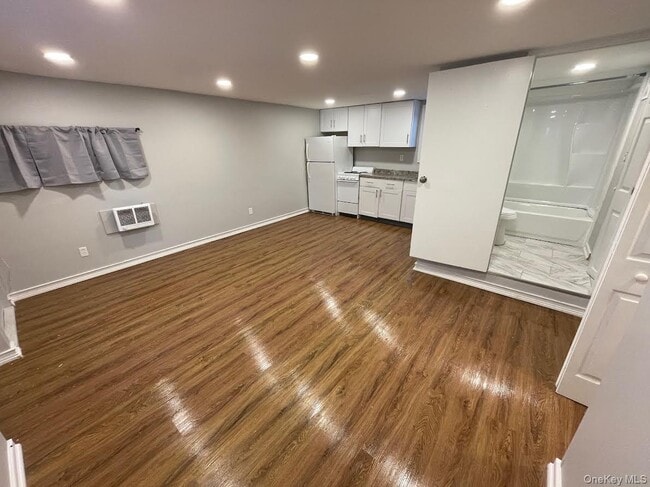 Building Photo - 1941 New Hackensack Rd Unit L Rental