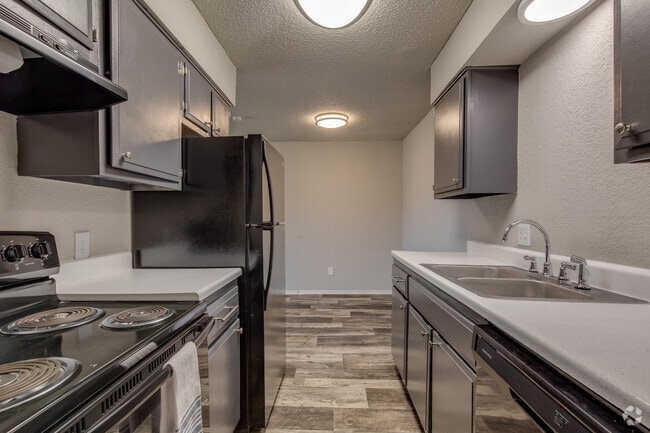 Putnam Green - Kitchen