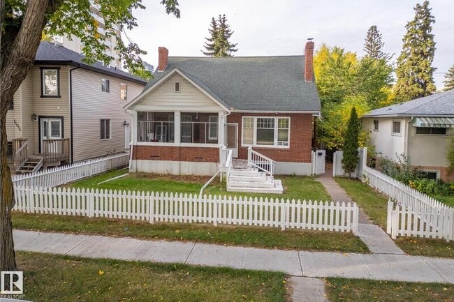 Photo - 11010-11081 81 Ave NW