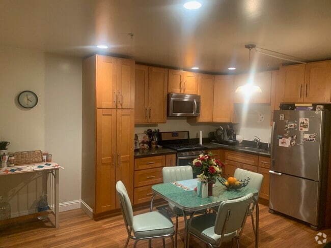 Building Photo - 806 E St Unit A Rental