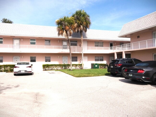 Building Photo - 18081 SE Country Club Dr Unit 238 Rental