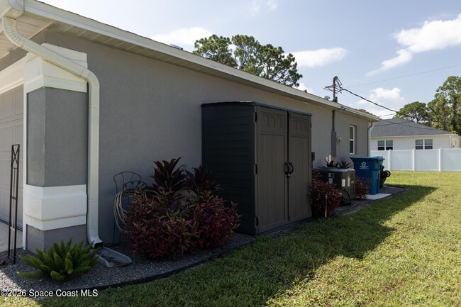 Photo - 1572 Holbrook Rd NW