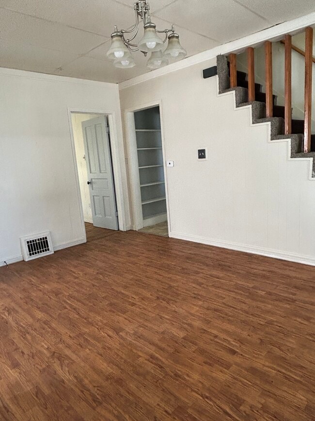 sala de estar - 500 W Walnut St