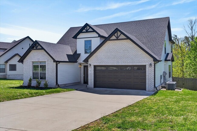 Photo - Pet Friendly Three Bedroom!