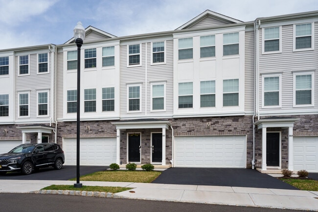 Photo - 1907 Swales Ct