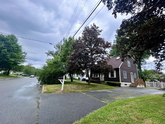 Building Photo - 97 Pennell Ave Rental