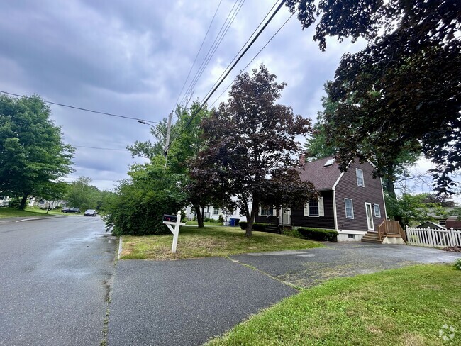 Building Photo - 97 Pennell Ave Rental