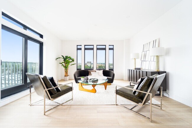 Photo - 1950 Washington St