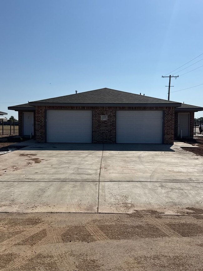 Building Photo - 1123 Mesquite Unit A