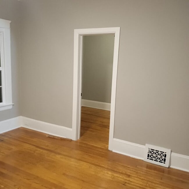 4210 Robert Ave Unit Downstairs
