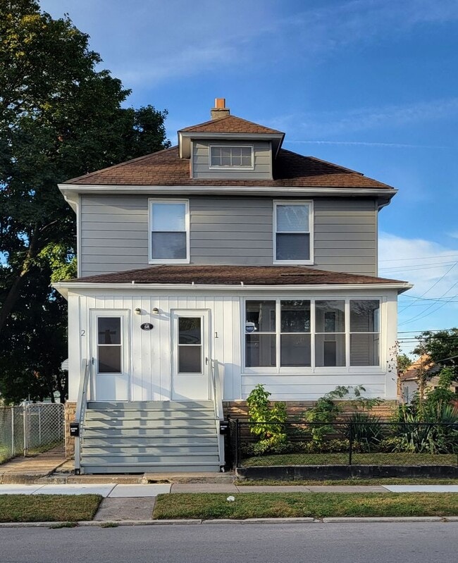 Photo - 68 E James St