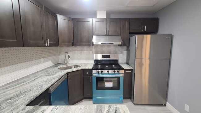 Building Photo - 100 Griffith St Unit 2