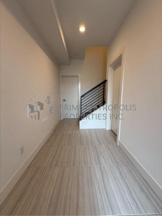 Photo - 2142 10th Ave W