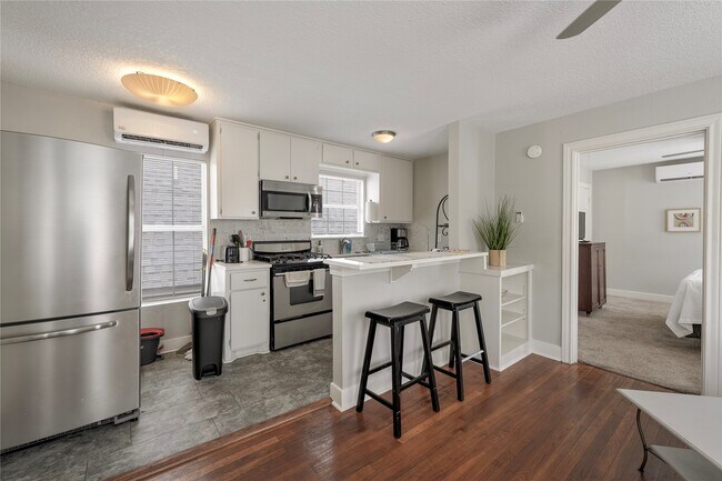 Photo - 3310 Crawford St