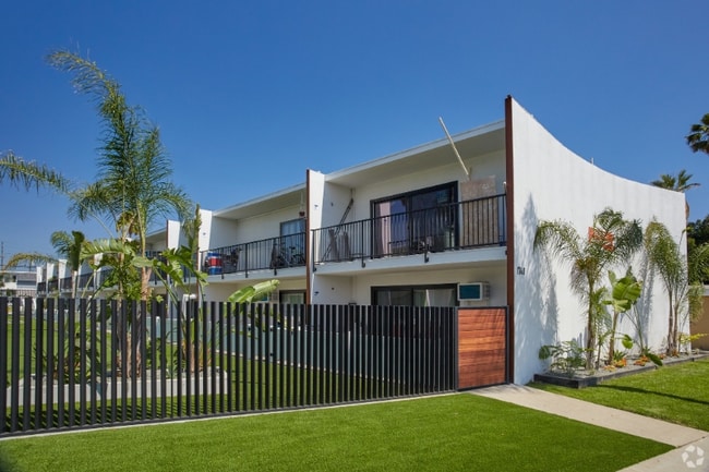 Photo - 1740 Redondo Ave