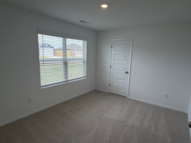 Photo - 2708 Major St