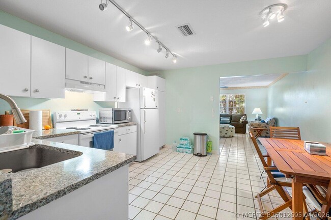 Photo - 13 Sailfish Ln