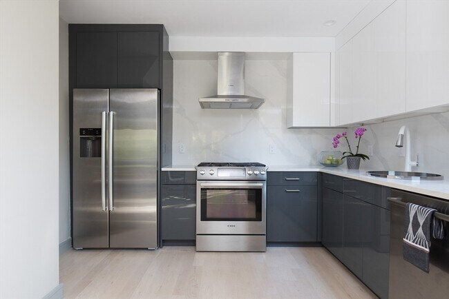 Photo - 56 JFK St Unit 2