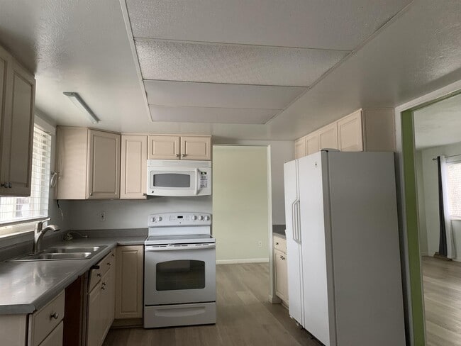 6565 Zang St