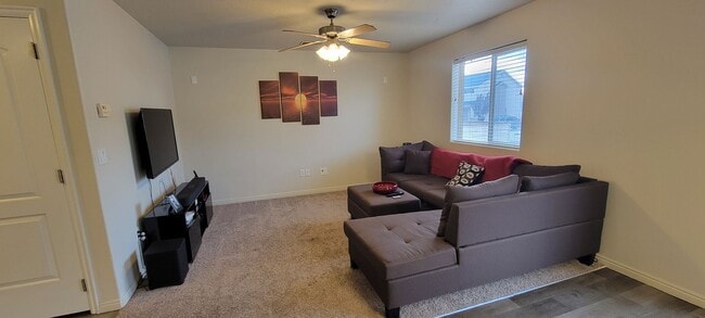 Photo - 1677#50 - Rahmaan, TrayV&#39;on Unit 1