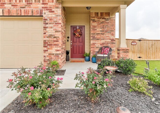 Photo - 613 Circle Wy