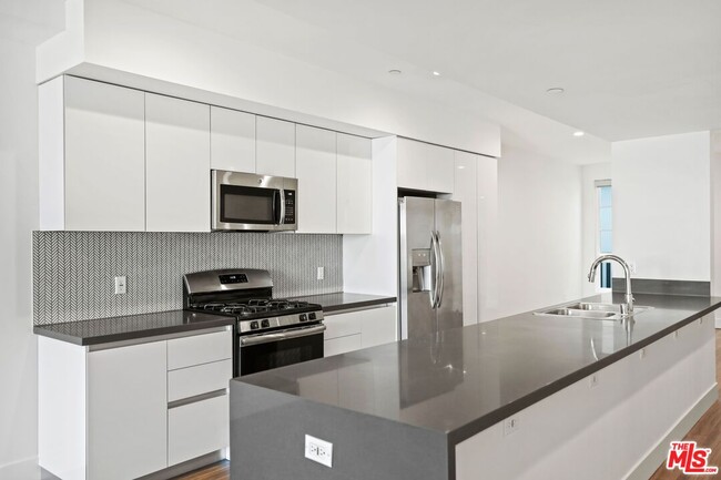 Photo - 11847 Kiowa Ave Unidad 202