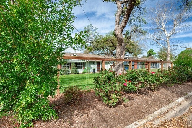 Photo - 5000 Lansing Dr