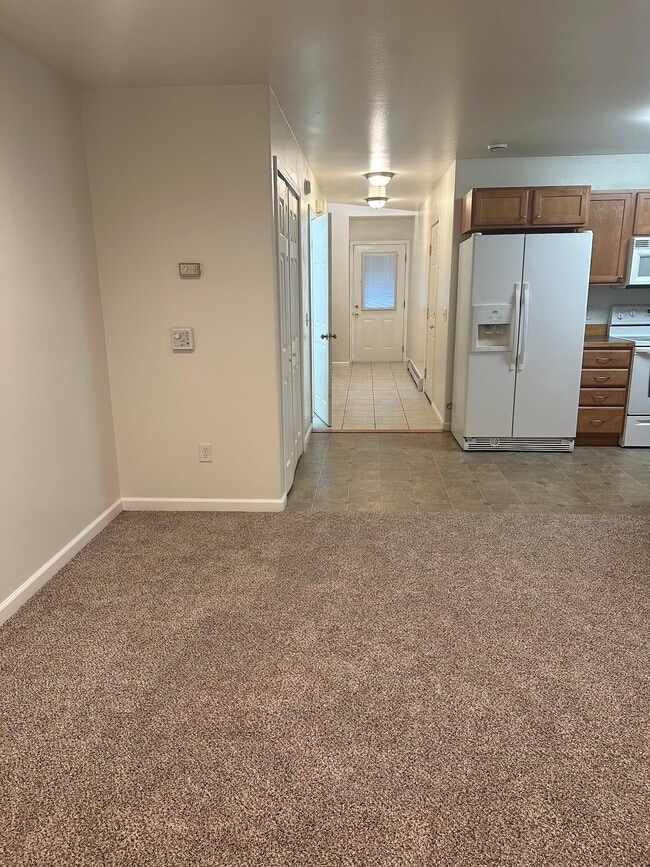 Living Room looking to entry door - 3887 Blessing Ave