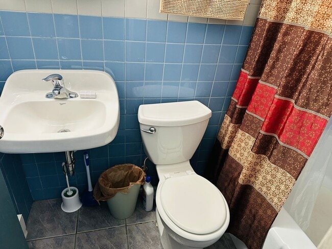 Photo - Furnished Studio with Cable TV and Free Laundry Unidad 10