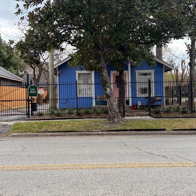 Photo - 520 W 14th St