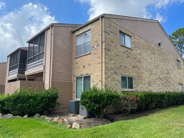 Building Photo - 10555 Turtlewood Ct