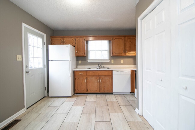 Photo - 924 Van Buren Ave