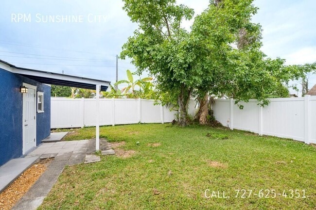 Photo - 2017 Oceanview Pl Unit B