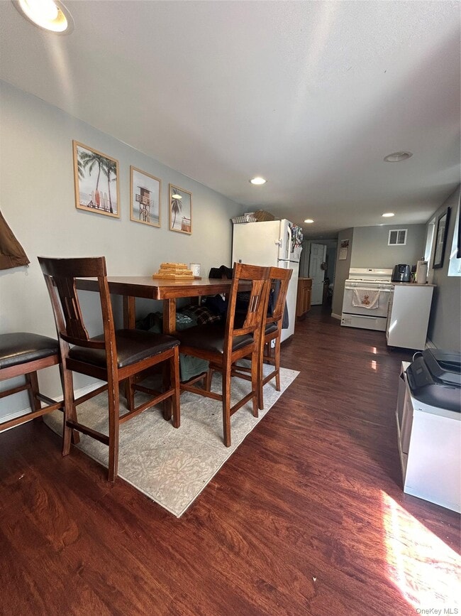 Building Photo - 70 Oswego Ave Unit Walk in